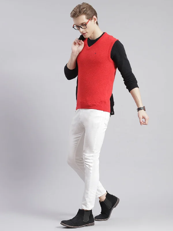 Men Red Solid V Neck Sleeveless Sweaters/Pullovers