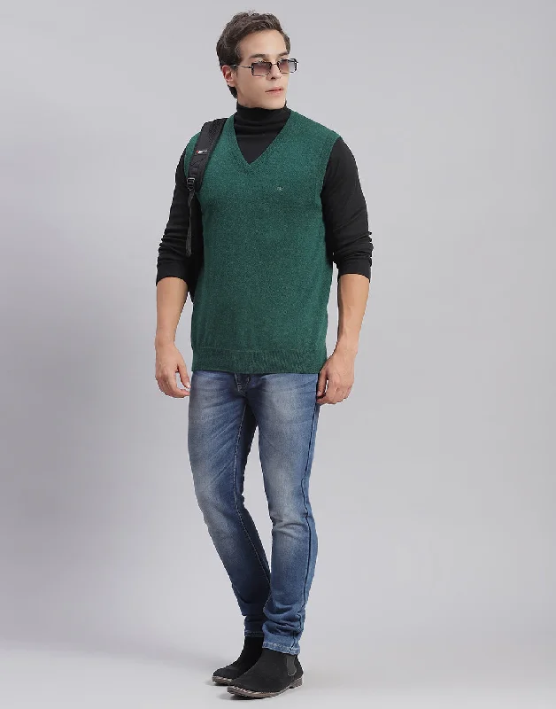 Men Green Solid V Neck Sleeveless Sweater