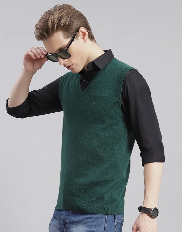 Men Green Solid V Neck Sleeveless Sweater